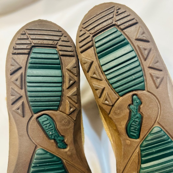 Easy Spirit Motion Leather Lace Shoe - Picture 7 of 9